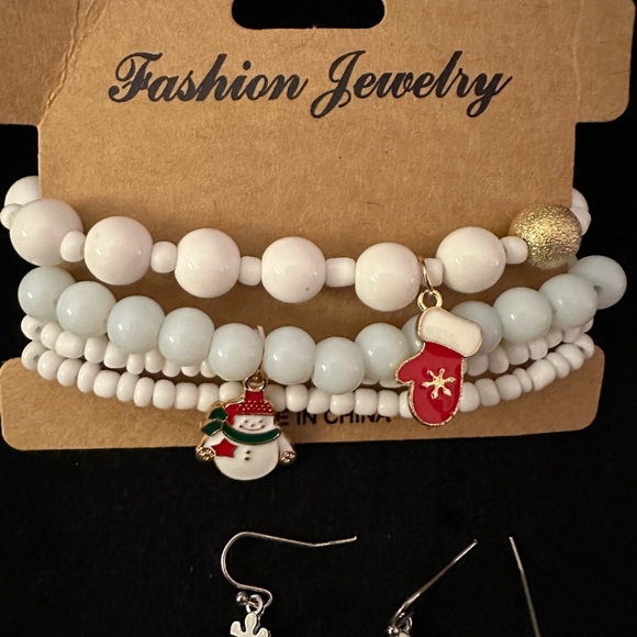 Nwt Bundle of 4 Snowman bracelets and earrings - Picture 2 of 5